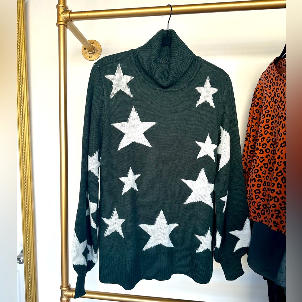 Zenana Star Print Turtleneck Sweater - Size M (NWOT)
